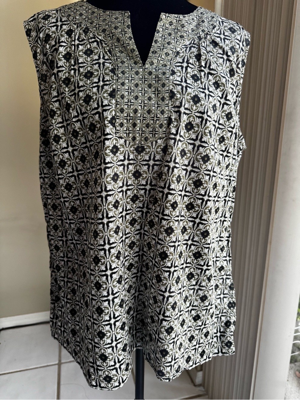 Talbots Sleeveless Mosaic Pattern Cotton V-Neck Woven Casual Top Shirt Size XL